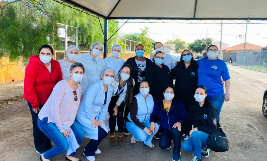 A Secretaria de Estado da Saúde (Sesa) registrou ações de vacinação contra a Covid-19 neste sábado (12) nas 22 Regionais de Saúde do Paraná. A iniciativa faz parte da campanha do Governo do Estado, de vacinação ?De domingo a domingo?.  - Curitiba, 12/06/2021  -  Foto: SESA