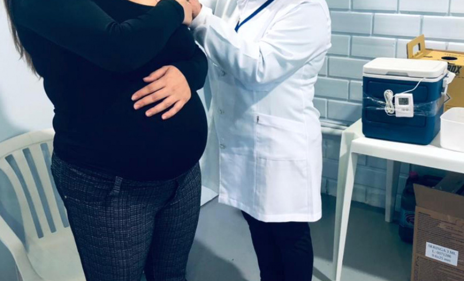 A Secretaria de Estado da Saúde (Sesa) registrou ações de vacinação contra a Covid-19 neste sábado (12) nas 22 Regionais de Saúde do Paraná. A iniciativa faz parte da campanha do Governo do Estado, de vacinação ?De domingo a domingo?.  - Curitiba, 12/06/2021  -  Foto: SESA