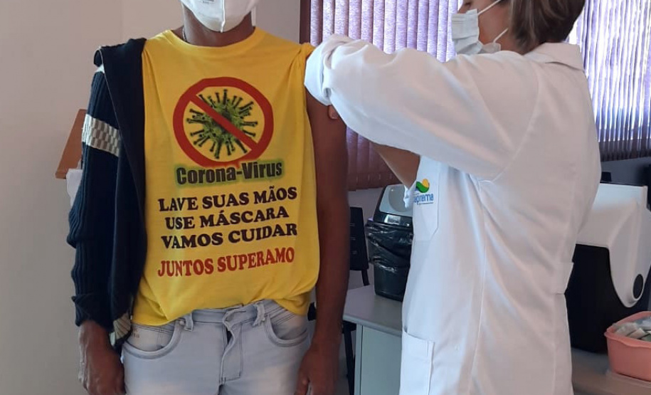 A Secretaria de Estado da Saúde (Sesa) registrou ações de vacinação contra a Covid-19 neste sábado (12) nas 22 Regionais de Saúde do Paraná. A iniciativa faz parte da campanha do Governo do Estado, de vacinação ?De domingo a domingo?.  - Curitiba, 12/06/2021  -  Foto: SESA