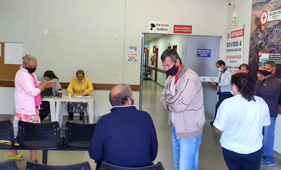 A Secretaria de Estado da Saúde (Sesa) registrou ações de vacinação contra a Covid-19 neste sábado (12) nas 22 Regionais de Saúde do Paraná. A iniciativa faz parte da campanha do Governo do Estado, de vacinação ?De domingo a domingo?.  - Curitiba, 12/06/2021  -  Foto: SESA