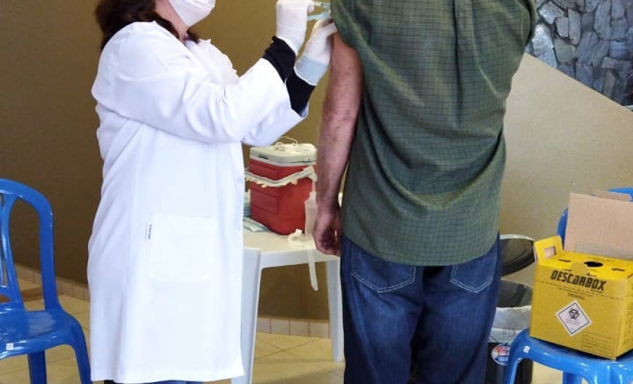 A Secretaria de Estado da Saúde (Sesa) registrou ações de vacinação contra a Covid-19 neste sábado (12) nas 22 Regionais de Saúde do Paraná. A iniciativa faz parte da campanha do Governo do Estado, de vacinação ?De domingo a domingo?.  - Curitiba, 12/06/2021  -  Foto: SESA