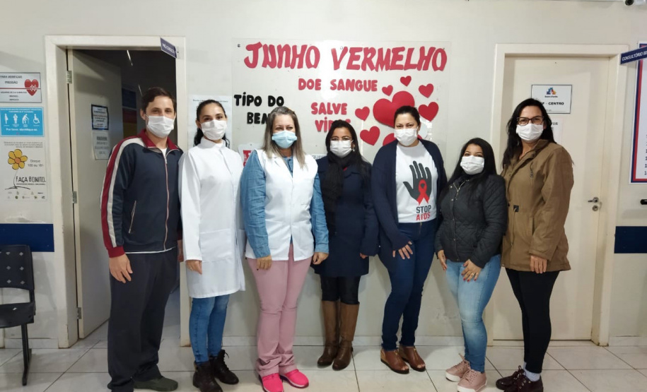 A Secretaria de Estado da Saúde (Sesa) registrou ações de vacinação contra a Covid-19 neste sábado (12) nas 22 Regionais de Saúde do Paraná. A iniciativa faz parte da campanha do Governo do Estado, de vacinação ?De domingo a domingo?.  - Curitiba, 12/06/2021  -  Foto: SESA