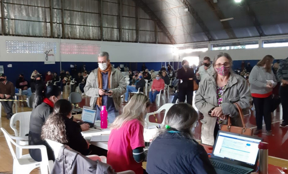 A Secretaria de Estado da Saúde (Sesa) registrou ações de vacinação contra a Covid-19 neste sábado (12) nas 22 Regionais de Saúde do Paraná. A iniciativa faz parte da campanha do Governo do Estado, de vacinação ?De domingo a domingo?.  - Curitiba, 12/06/2021  -  Foto: SESA