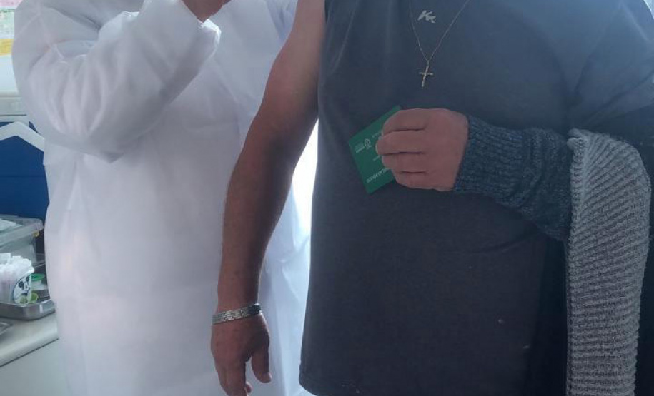 A Secretaria de Estado da Saúde (Sesa) registrou ações de vacinação contra a Covid-19 neste sábado (12) nas 22 Regionais de Saúde do Paraná. A iniciativa faz parte da campanha do Governo do Estado, de vacinação ?De domingo a domingo?.  - Curitiba, 12/06/2021  -  Foto: SESA