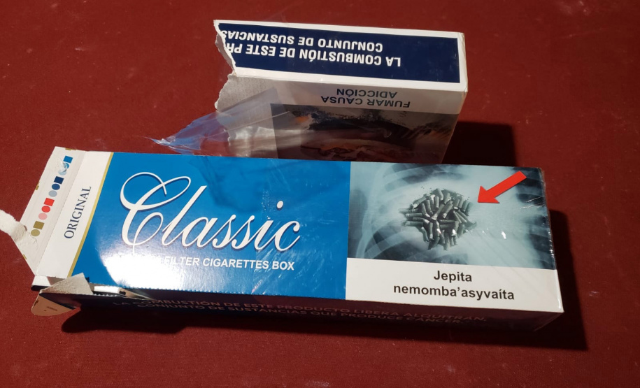 As equipes da Ação Integrada de Fiscalização Urbana (AIFU) fecharam três estabelecimentos comerciais e apreenderam uma máquina caça níquel e 12 maços de cigarros contrabandeados