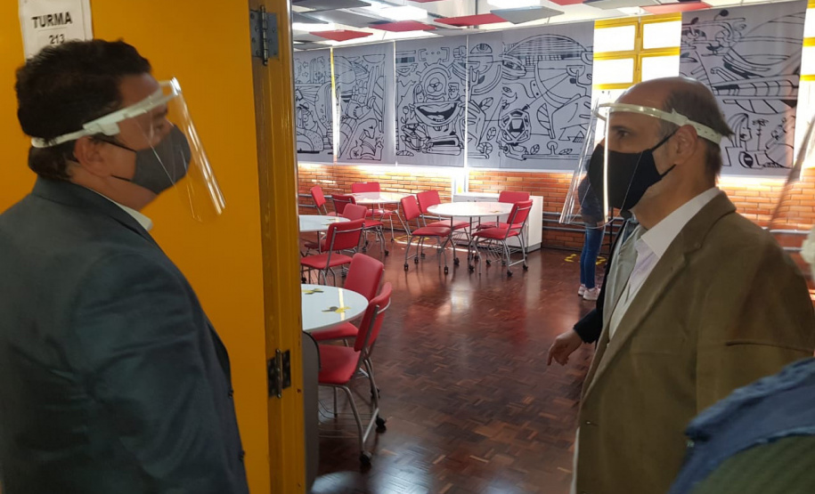 A Controladoria-Geral do Estado (CGE) visitou locais de prova do Concurso da Polícia Militar, no domingo (13), para verificar protocolos de segurança adotados pelo Núcleo de Concursos da Universidade Federal do Paraná (UFPR)