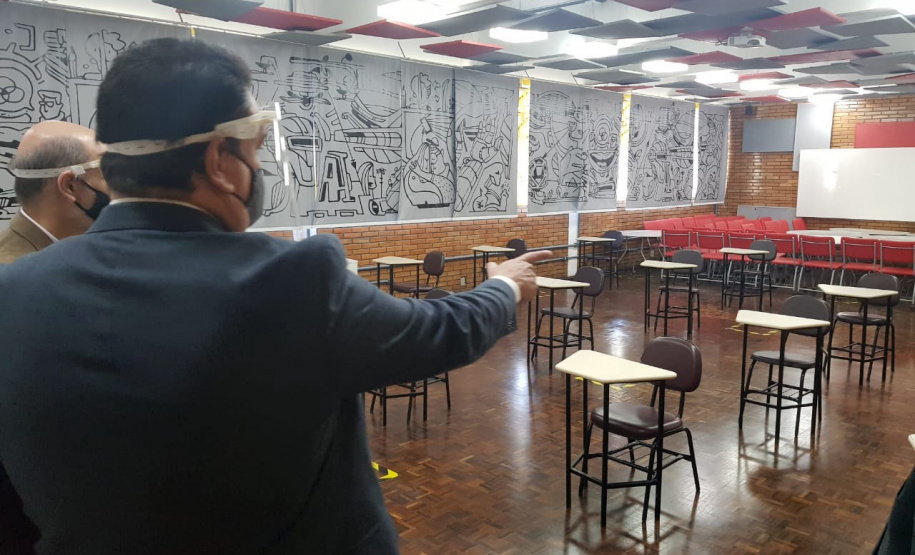 A Controladoria-Geral do Estado (CGE) visitou locais de prova do Concurso da Polícia Militar, no domingo (13), para verificar protocolos de segurança adotados pelo Núcleo de Concursos da Universidade Federal do Paraná (UFPR)