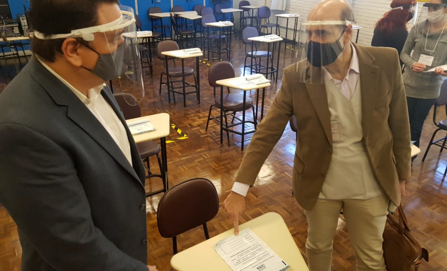 A Controladoria-Geral do Estado (CGE) visitou locais de prova do Concurso da Polícia Militar, no domingo (13), para verificar protocolos de segurança adotados pelo Núcleo de Concursos da Universidade Federal do Paraná (UFPR)