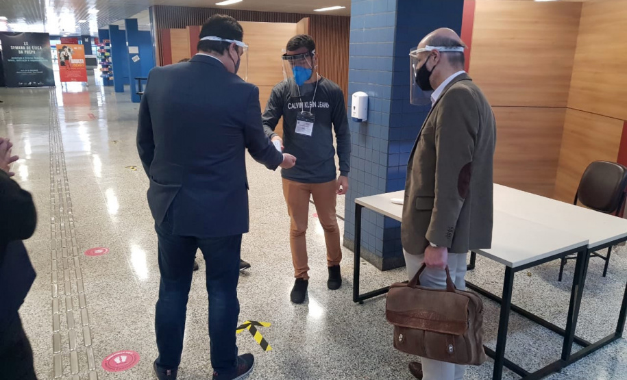 A Controladoria-Geral do Estado (CGE) visitou locais de prova do Concurso da Polícia Militar, no domingo (13), para verificar protocolos de segurança adotados pelo Núcleo de Concursos da Universidade Federal do Paraná (UFPR)