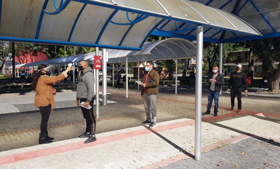 A Controladoria-Geral do Estado (CGE) visitou locais de prova do Concurso da Polícia Militar, no domingo (13), para verificar protocolos de segurança adotados pelo Núcleo de Concursos da Universidade Federal do Paraná (UFPR)