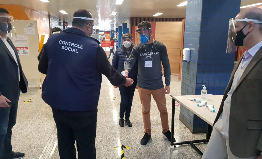 A Controladoria-Geral do Estado (CGE) visitou locais de prova do Concurso da Polícia Militar, no domingo (13), para verificar protocolos de segurança adotados pelo Núcleo de Concursos da Universidade Federal do Paraná (UFPR)