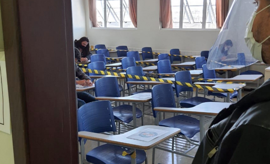 A Controladoria-Geral do Estado (CGE) visitou locais de prova do Concurso da Polícia Militar, no domingo (13), para verificar protocolos de segurança adotados pelo Núcleo de Concursos da Universidade Federal do Paraná (UFPR)