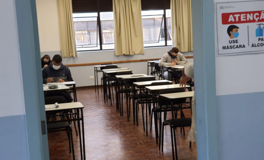 A Controladoria-Geral do Estado (CGE) visitou locais de prova do Concurso da Polícia Militar, no domingo (13), para verificar protocolos de segurança adotados pelo Núcleo de Concursos da Universidade Federal do Paraná (UFPR)