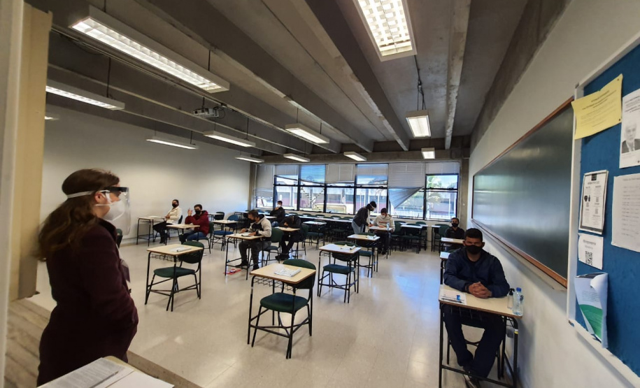 A Controladoria-Geral do Estado (CGE) visitou locais de prova do Concurso da Polícia Militar, no domingo (13), para verificar protocolos de segurança adotados pelo Núcleo de Concursos da Universidade Federal do Paraná (UFPR)