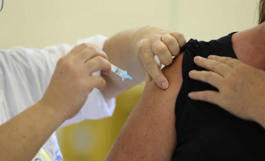 Vacinacao Pinhais Paraná é o segundo Estado que mais vacinou profissionais do Ensino Básico contra coronavírus
Foto: Geraldo Bubniak/AEN