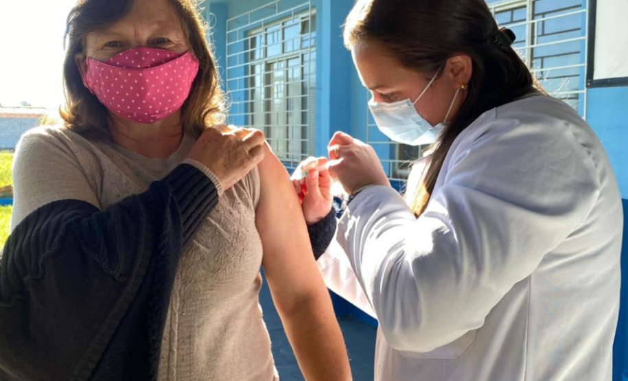 Paraná mantém crescimento na vacinação contra a Covid-19 e bate recorde no final de semana. Foto:SESA