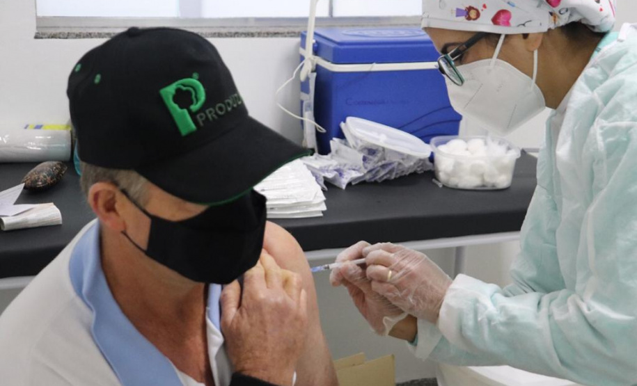 Paraná mantém crescimento na vacinação contra a Covid-19 e bate recorde no final de semana. Foto:SESA