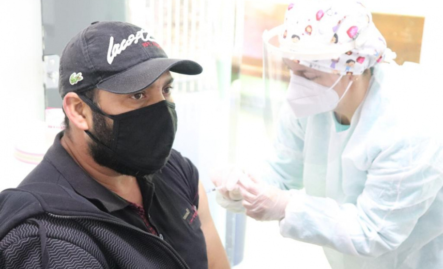 Paraná mantém crescimento na vacinação contra a Covid-19 e bate recorde no final de semana. Foto:SESA