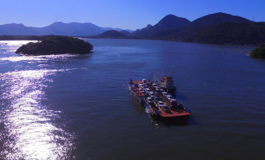 Nova balsa na travessia de Guaratuba. Foto:DER