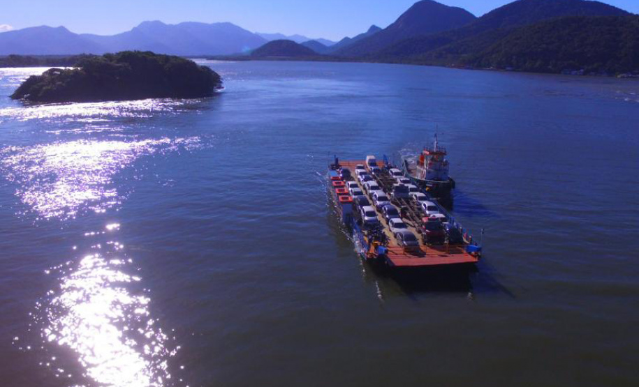Nova balsa na travessia de Guaratuba. Foto:DER