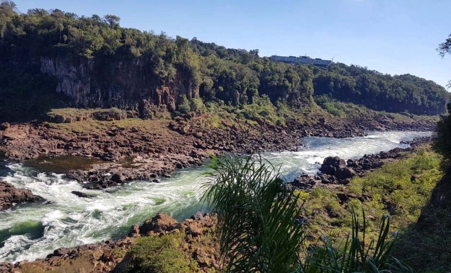 O Sistema Nacional de Meteorologia (SNM) emitiu alerta de emergência hídrica para a área da Bacia do rio Paraná, que abrange os estados de Minas Gerais, Goiás, Mato Grosso do Sul, São Paulo e Paraná, no período de junho a setembro. É a primeira vez que o órgão emite um alerta desta natureza, e a previsão é consistente com a de outros centros internacionais de análise climática. Foto: Sanepar