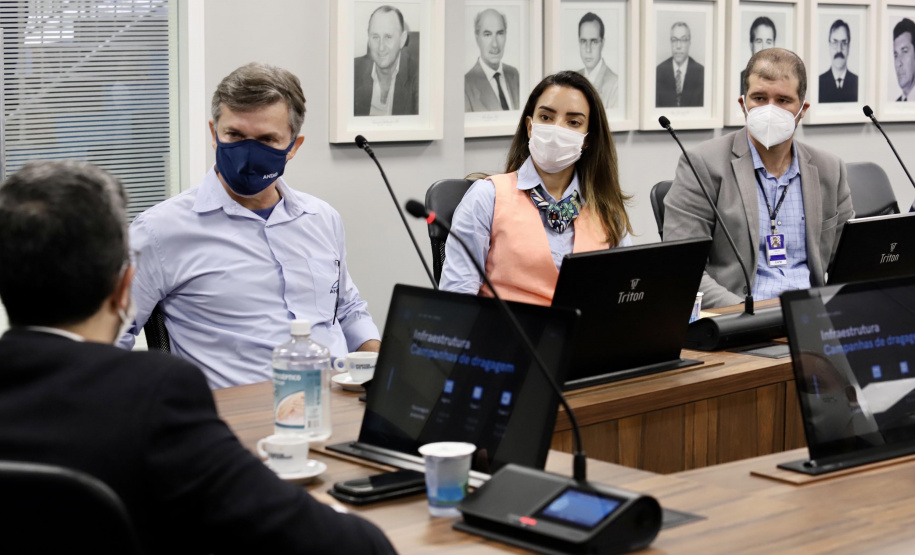 Uma comitiva da Agência Nacional de Transportes Aquaviários (ANTAQ) visitou o Porto de Paranaguá, nesta segunda feira (14). O diretor-geral Eduardo Nery e a diretora interina Gabriela Costa conheceram os projetos de ampliação do terminal paranaense e o sistema do Corredor de Exportações, único no Brasil. - Paranaguá, 14/06/2021 - Foto: Claudio Neves/Portos do Paraná