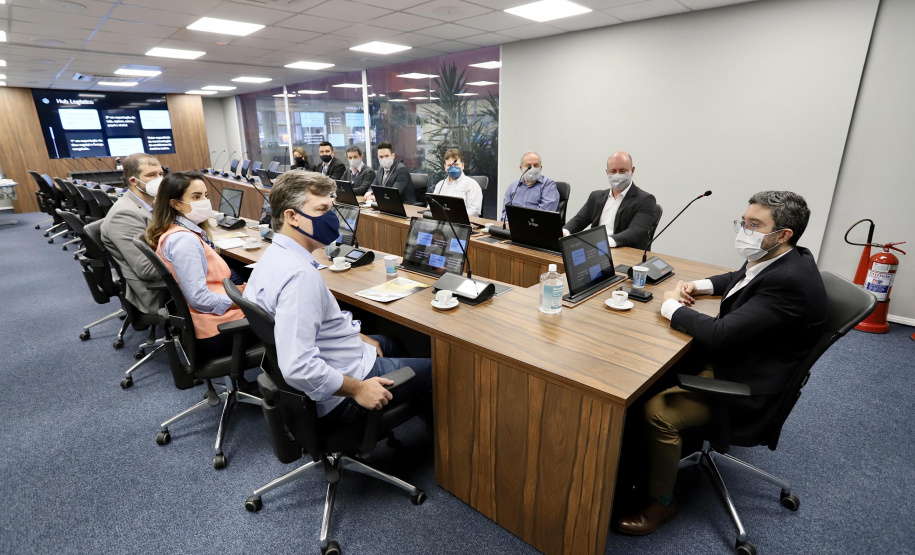 Uma comitiva da Agência Nacional de Transportes Aquaviários (ANTAQ) visitou o Porto de Paranaguá, nesta segunda feira (14). O diretor-geral Eduardo Nery e a diretora interina Gabriela Costa conheceram os projetos de ampliação do terminal paranaense e o sistema do Corredor de Exportações, único no Brasil. - Paranaguá, 14/06/2021 - Foto: Claudio Neves/Portos do Paraná