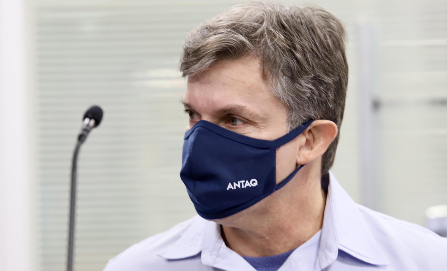 Uma comitiva da Agência Nacional de Transportes Aquaviários (ANTAQ) visitou o Porto de Paranaguá, nesta segunda feira (14). O diretor-geral Eduardo Nery e a diretora interina Gabriela Costa conheceram os projetos de ampliação do terminal paranaense e o sistema do Corredor de Exportações, único no Brasil. - Paranaguá, 14/06/2021 - Foto: Claudio Neves/Portos do Paraná