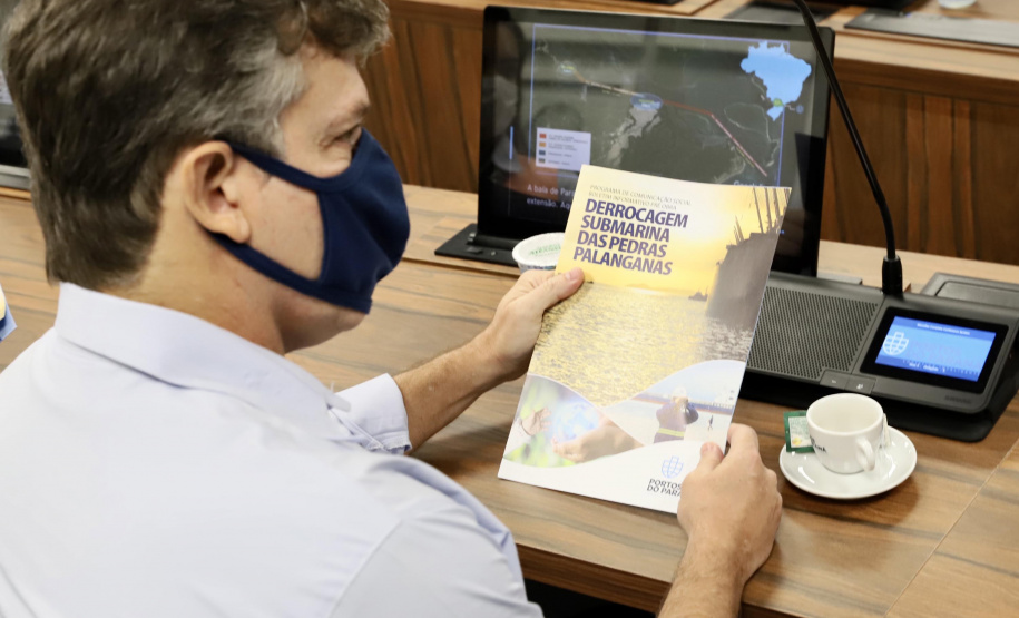 Uma comitiva da Agência Nacional de Transportes Aquaviários (ANTAQ) visitou o Porto de Paranaguá, nesta segunda feira (14). O diretor-geral Eduardo Nery e a diretora interina Gabriela Costa conheceram os projetos de ampliação do terminal paranaense e o sistema do Corredor de Exportações, único no Brasil. - Paranaguá, 14/06/2021 - Foto: Claudio Neves/Portos do Paraná