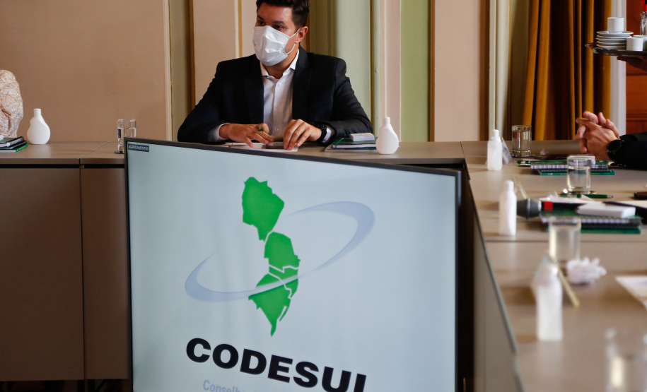 Governador Carlos Massa Ratinho Junior participa da reunião do Codesul. Na foto, o secretário-chefe da Casa Civil, Guto Silva - Porto Alegre, 15/06/2021 - Foto: Jonathan Campos/AEN