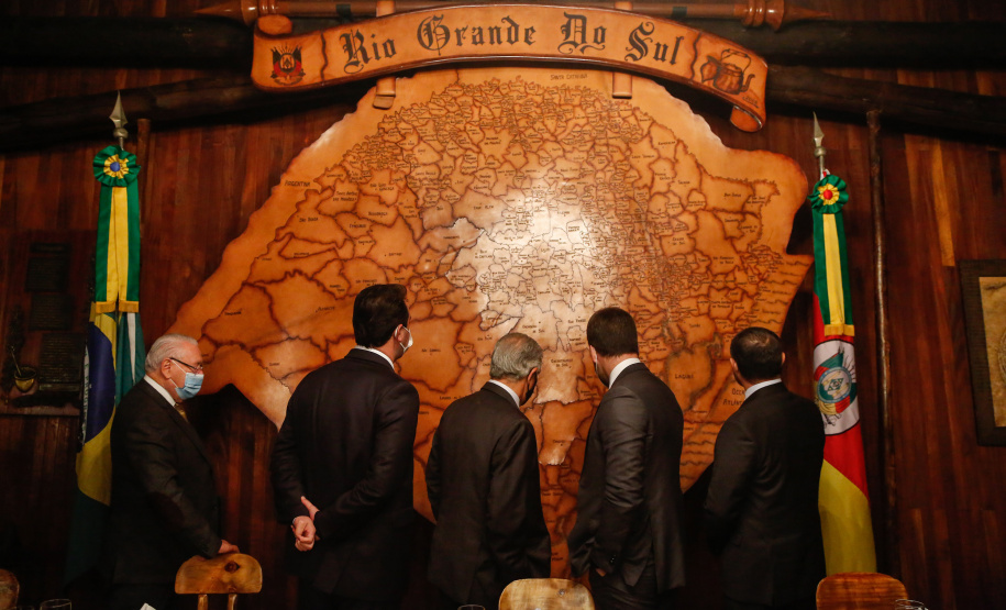 Governador Carlos Massa Ratinho Junior participa da reunião do Codesul - Porto Alegre, 15/06/2021 - Foto: Jonathan Campos/AEN