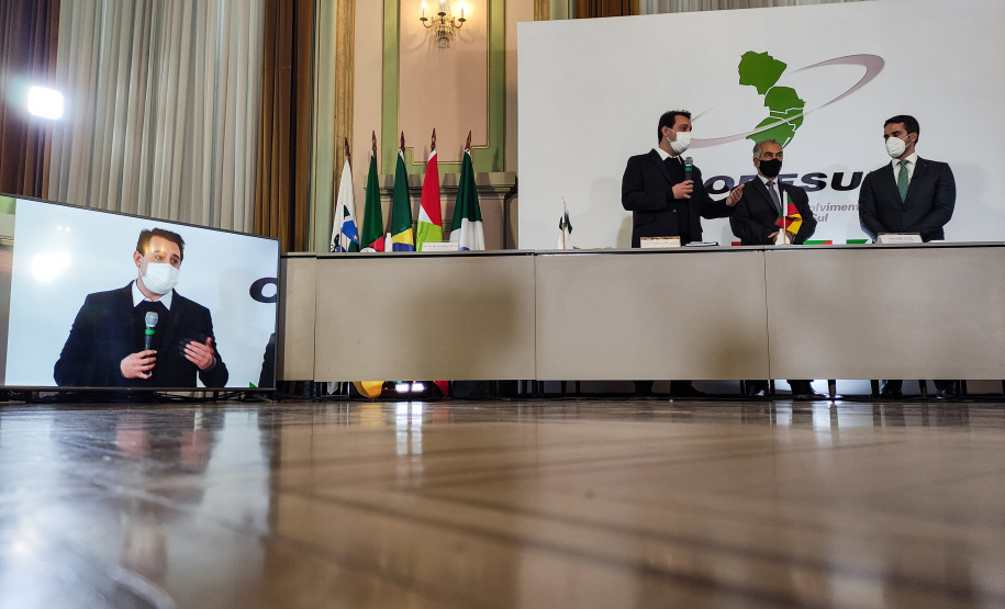 Governador Carlos Massa Ratinho Junior participa da reunião do Codesul - Porto Alegre, 15/06/2021 - Foto: Jonathan Campos/AEN