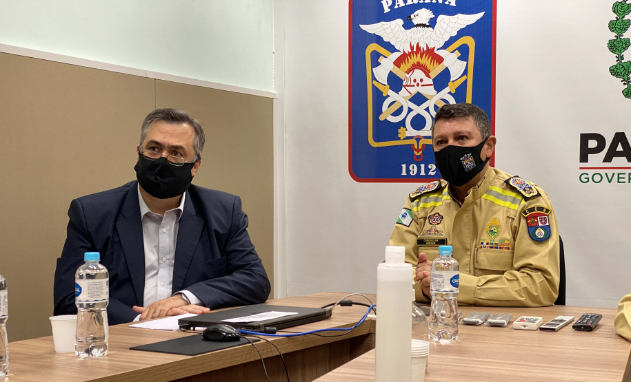 Uma aula virtual, com a participação do secretário de Estado da Saúde , Beto Preto, e do comandante do Corpo de Bombeiros do Paraná, coronel Gerson Gross, marcou hoje (15) a aplicação de cerca de 50% do conteúdo programado para o Curso de Especialização para Socorrista desenvolvido pela Secretaria de Estado da Saúde e Coordenadoria Estadual do Siate e Centro de Ensino e Instrução, da Secretaria de Estado de Segurança Pública. - Curitiba, 15/06/2021 - Foto: Gustavo Marçal