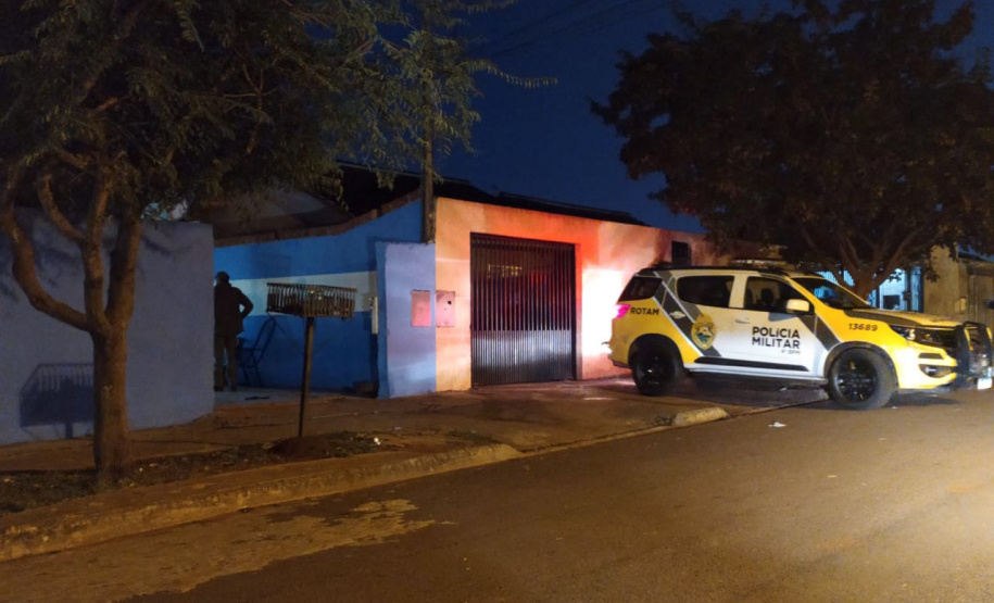 Cerca de 70 policiais militares e civis foram aplicados na operação Investida em Maringá nesta quarta-feira (16/06) para cumprir 12 mandados de Busca e Apreensão contra dois grupos envolvidos com o tráfico de drogas. O trabalho de investigação foi do Núcleo de Maringá da Divisão Estadual de Narcóticos (Denarc), da Polícia Civil, e do Serviço de Inteligência do 4º Batalhão da Polícia Militar.  - Maringá, 16/06/2021  -  Foto: Polícia Civil/SESP-PR