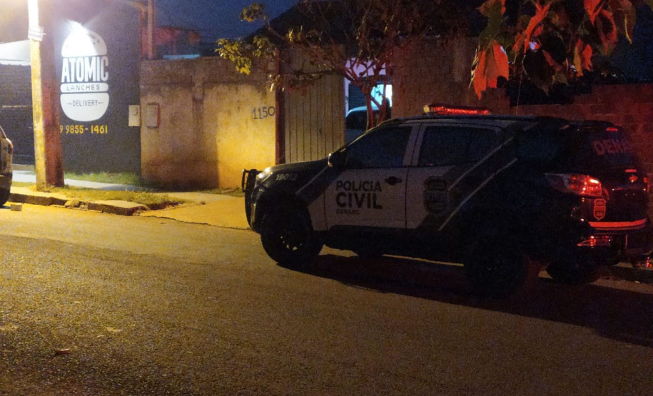 Cerca de 70 policiais militares e civis foram aplicados na operação Investida em Maringá nesta quarta-feira (16/06) para cumprir 12 mandados de Busca e Apreensão contra dois grupos envolvidos com o tráfico de drogas. O trabalho de investigação foi do Núcleo de Maringá da Divisão Estadual de Narcóticos (Denarc), da Polícia Civil, e do Serviço de Inteligência do 4º Batalhão da Polícia Militar.  - Maringá, 16/06/2021  -  Foto: Polícia Civil/SESP-PR