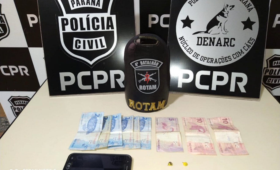 Cerca de 70 policiais militares e civis foram aplicados na operação Investida em Maringá nesta quarta-feira (16/06) para cumprir 12 mandados de Busca e Apreensão contra dois grupos envolvidos com o tráfico de drogas. O trabalho de investigação foi do Núcleo de Maringá da Divisão Estadual de Narcóticos (Denarc), da Polícia Civil, e do Serviço de Inteligência do 4º Batalhão da Polícia Militar.  - Maringá, 16/06/2021  -  Foto: Polícia Civil/SESP-PR