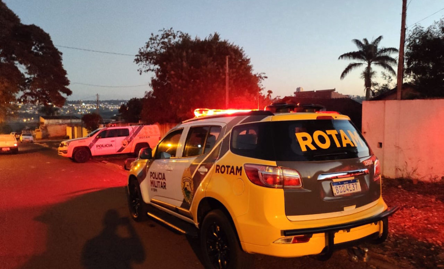 Cerca de 70 policiais militares e civis foram aplicados na operação Investida em Maringá nesta quarta-feira (16/06) para cumprir 12 mandados de Busca e Apreensão contra dois grupos envolvidos com o tráfico de drogas. O trabalho de investigação foi do Núcleo de Maringá da Divisão Estadual de Narcóticos (Denarc), da Polícia Civil, e do Serviço de Inteligência do 4º Batalhão da Polícia Militar.  - Maringá, 16/06/2021  -  Foto: Polícia Civil/SESP-PR