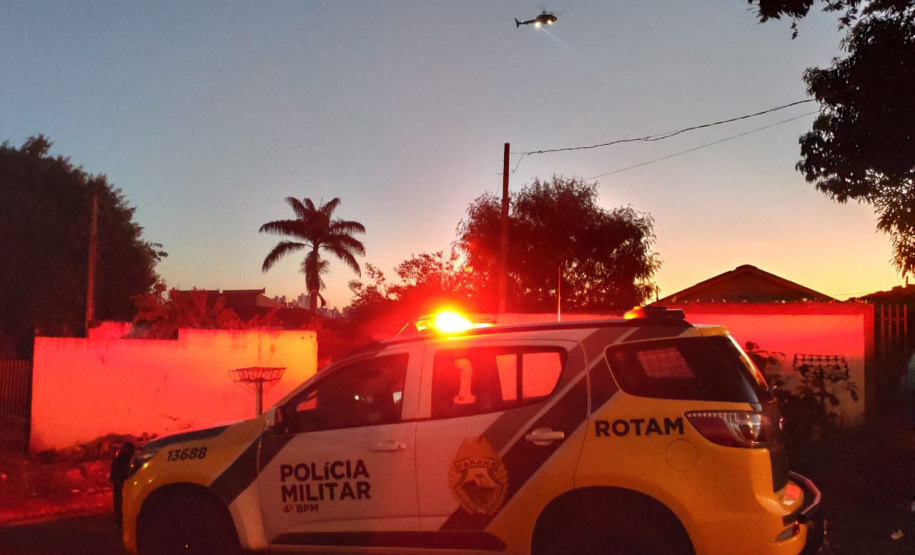 Cerca de 70 policiais militares e civis foram aplicados na operação Investida em Maringá nesta quarta-feira (16/06) para cumprir 12 mandados de Busca e Apreensão contra dois grupos envolvidos com o tráfico de drogas. O trabalho de investigação foi do Núcleo de Maringá da Divisão Estadual de Narcóticos (Denarc), da Polícia Civil, e do Serviço de Inteligência do 4º Batalhão da Polícia Militar.  - Maringá, 16/06/2021  -  Foto: Polícia Civil/SESP-PR