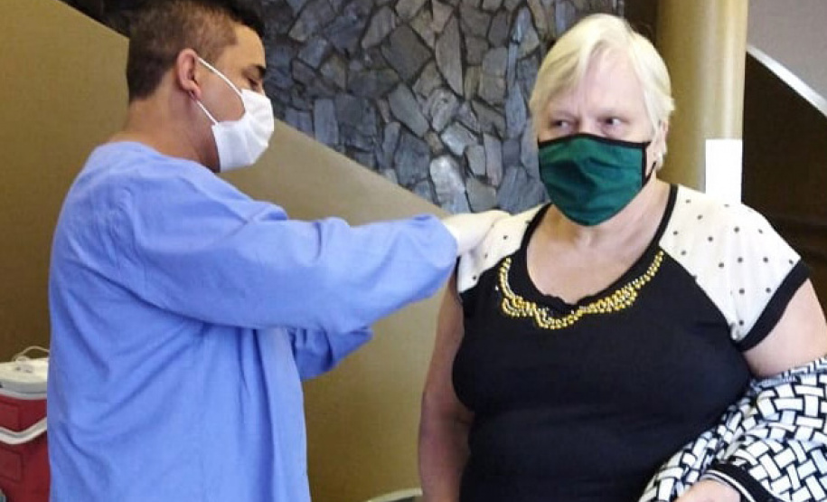 Após início da vacinação na população em geral, Paraná atualiza plano de enfrentamento à Covid-19 - São, ao todo, 8.736.014 paranaenses aptos a receberam os imunizantes. Desses, 3.397.386 já receberam ao menos uma dose e 1.269.791 estão totalmente imunizados. - - Curitiba, 16/06/2021 - Foto: SESA