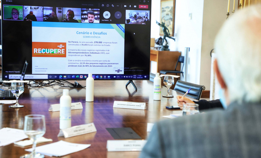 O Governo do Estado e o G7, grupo formado pelas principais entidades do setor produtivo paranaense, se reuniram nesta quarta-feira (16), por videoconferência, para discutir propostas conjuntas e mostrar o que já tem sido feito para incentivar a retomada econômica e apoiar os setores mais atingidos pela crise causada pela pandemia de Covid-19.
. Foto: José Fernando Ogura/AEN