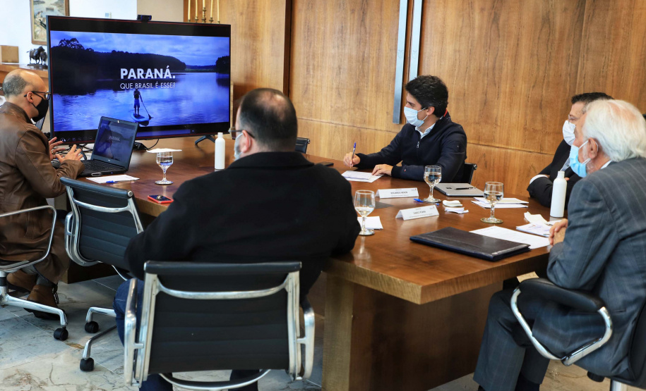 O Governo do Estado e o G7, grupo formado pelas principais entidades do setor produtivo paranaense, se reuniram nesta quarta-feira (16), por videoconferência, para discutir propostas conjuntas e mostrar o que já tem sido feito para incentivar a retomada econômica e apoiar os setores mais atingidos pela crise causada pela pandemia de Covid-19.
. Foto: José Fernando Ogura/AEN