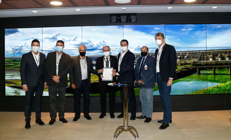 Os governadores do Paraná, Carlos Massa Ratinho Junior, e do Mato Grosso do Sul, Reinaldo Azambuja, que representam dois dos quatro estados que compõem o Conselho de Desenvolvimento de Integração Sul (Codesul), estão articulando a participação da Itaipu Binacional no plano de desenvolvimento integrado do bloco até 2040. Foto: Jonathan Campos/AEN