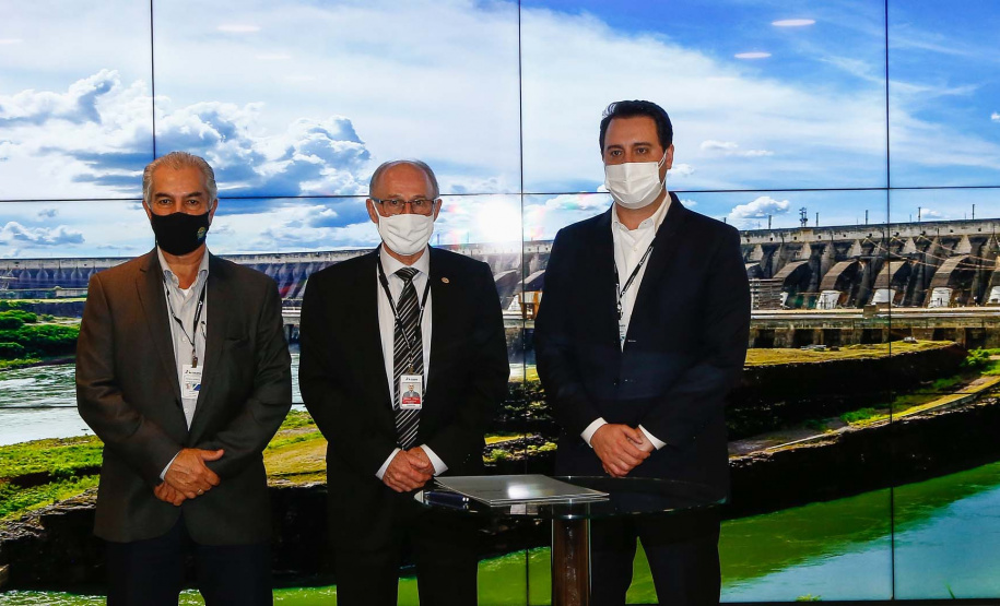 Os governadores do Paraná, Carlos Massa Ratinho Junior, e do Mato Grosso do Sul, Reinaldo Azambuja, que representam dois dos quatro estados que compõem o Conselho de Desenvolvimento de Integração Sul (Codesul), estão articulando a participação da Itaipu Binacional no plano de desenvolvimento integrado do bloco até 2040. Foto: Jonathan Campos/AEN