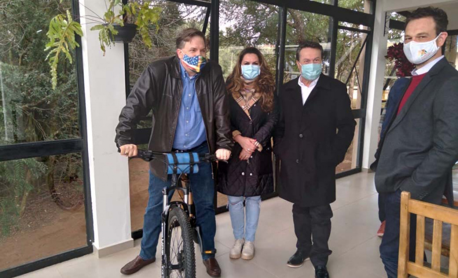 O secretário do Desenvolvimento Sustentável e do Turismo, Marcio Nunes, recebeu o embaixador dos Estados Unidos (EUA) no Brasil, Todd Chapman, no Parque Vila Velha, nos Campos Gerais.. Foto:SEDEST