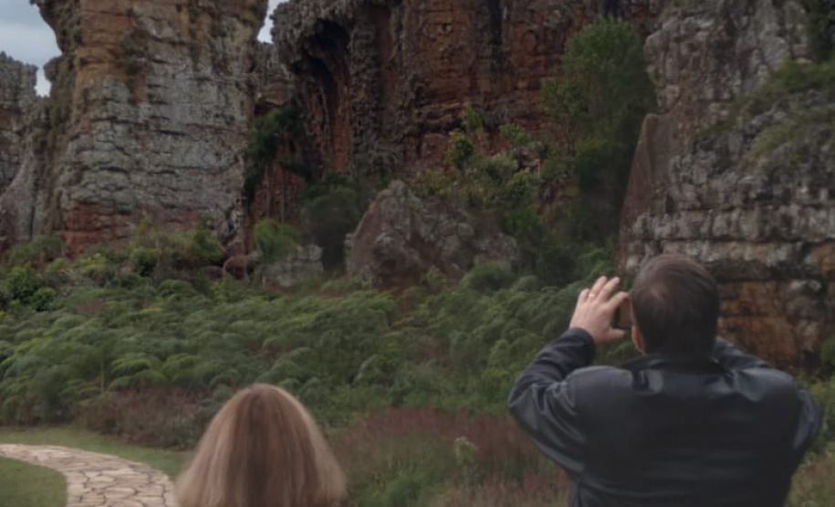 O secretário do Desenvolvimento Sustentável e do Turismo, Marcio Nunes, recebeu o embaixador dos Estados Unidos (EUA) no Brasil, Todd Chapman, no Parque Vila Velha, nos Campos Gerais.. Foto:SEDEST