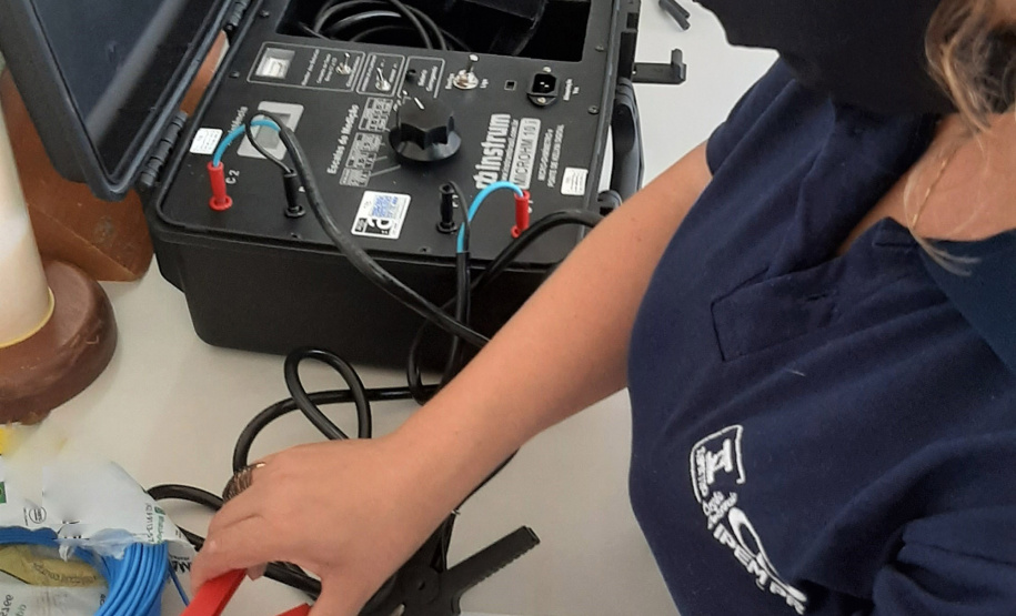 O Instituto de Pesos e Medidas vem intensificando a fiscalização de fios e cabos elétricos em todo Estado. A equipe da Regional de Cascavel, sob o comando do gerente Francisco Irandyakist Bessa, realizou verificações nos estabelecimentos que comercializam esse material, nos meses de maio e junho, nas cidades de Cafelândia, Cascavel e Boa Vista da Aparecida. - Curitiba, 17/06/2021 - Foto: IPEM