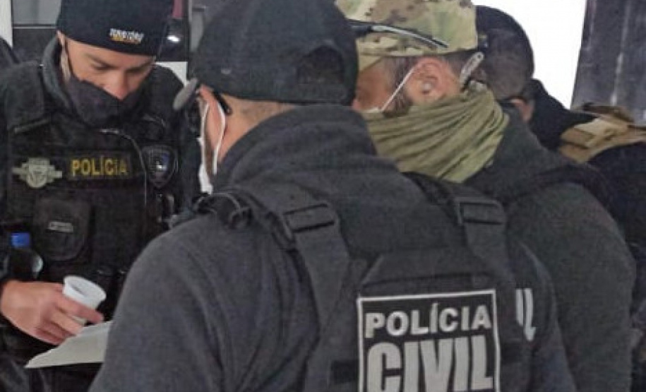 A Polícia Civil do Paraná (PCPR) prendeu três indivíduos envolvidos em tripla tentativa de homicídio ocorrida no dia 7 de março deste ano, no Sítio Cercado, em Curitiba. Os suspeitos foram capturados em cumprimento de mandado de prisão temporária, na manhã desta quinta-feira (17).  -  Curitiba, 17/06/2021  -  Foto: PCPR