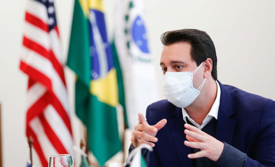 Governador Carlos Massa Ratinho Junior recebe o embaixador norte-americano no País, Todd Chapman.Foto: Jonathan Campos/AEN