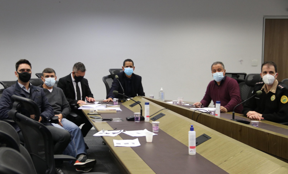 O Secretário da Segurança Pública do Paraná (Sesp), Romulo Marinho Soares, reuniu-se, por videoconferência, no fim da tarde desta quarta-feira (16/06) com representantes do Grupo de Trabalho LGBTQ+ da Pasta para ouvir e avançar os projetos no âmbito da população de lésbicas, gays, bissexuais, travestis e transexuais.  -  Curitiba, 16/06/2021  -  Foto: SESP-PR