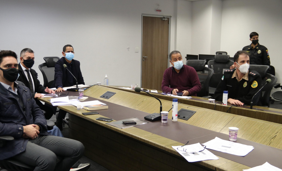 O Secretário da Segurança Pública do Paraná (Sesp), Romulo Marinho Soares, reuniu-se, por videoconferência, no fim da tarde desta quarta-feira (16/06) com representantes do Grupo de Trabalho LGBTQ+ da Pasta para ouvir e avançar os projetos no âmbito da população de lésbicas, gays, bissexuais, travestis e transexuais.  -  Curitiba, 16/06/2021  -  Foto: SESP-PR